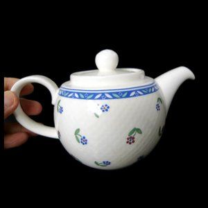 Villeroy and Boch floral pattern Teapot & Lid